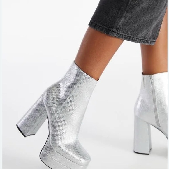 Shoe Dazzle Shoes - SHOE DAZZLE Silver Platform Ankle Chunky Heel Boots Rhinestone Shoes Size 6.5
